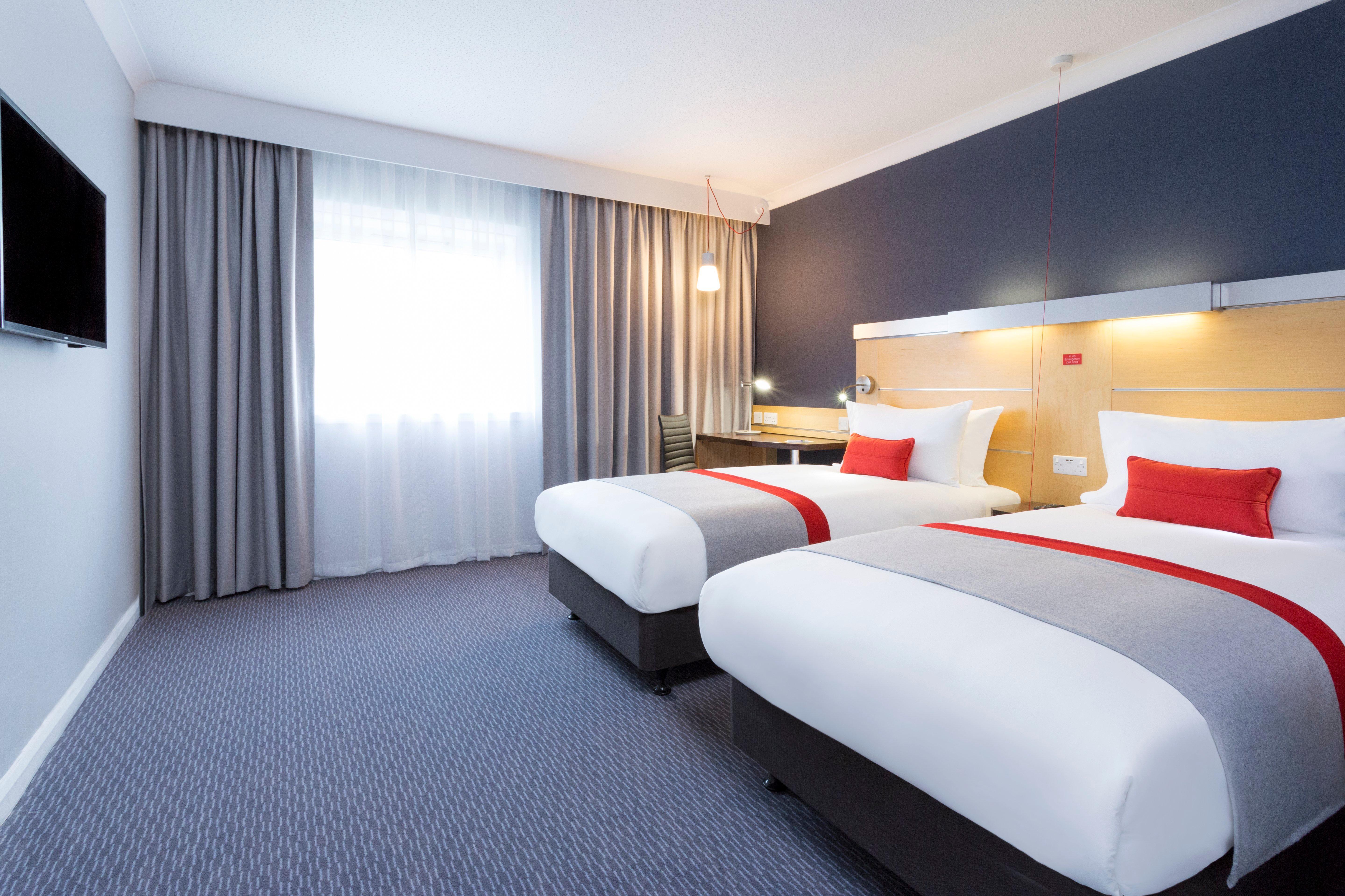 Holiday Inn Express Southampton - M27, J7 By Ihg Hedge End Exterior photo